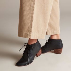 Clarks Spiced Charm in Black Leather